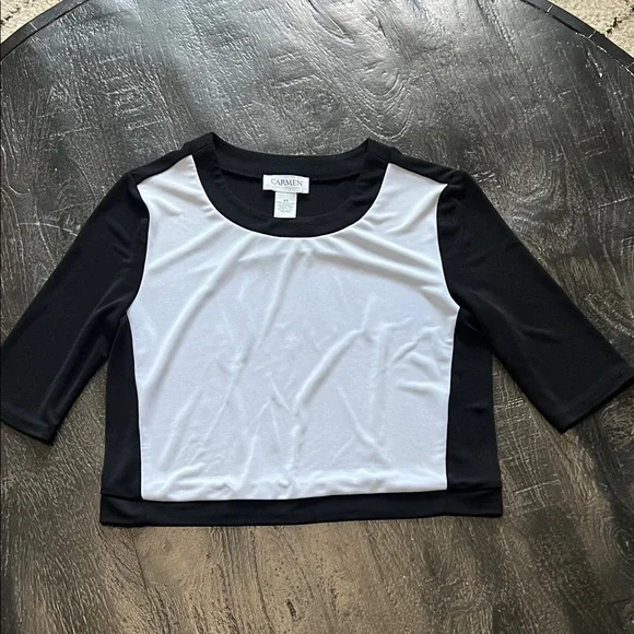 Carmen Marc Valvo White and Gray Fitted Crop T-Shirt - Picture 1 of 3